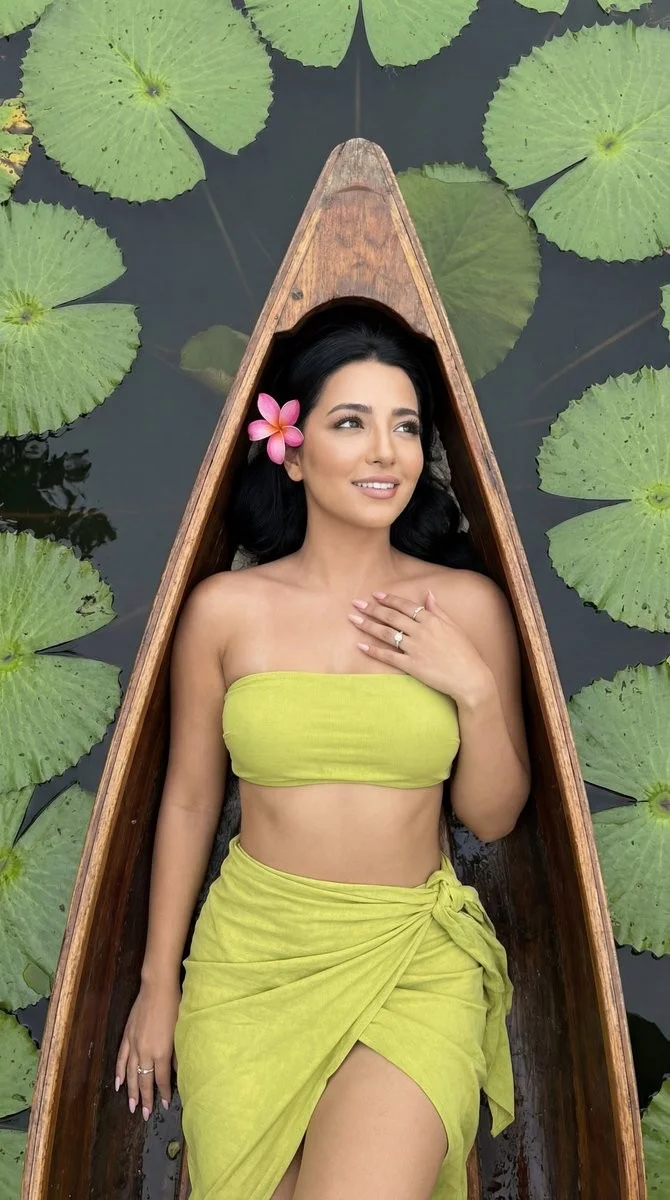Overhead Lily Green Fashion