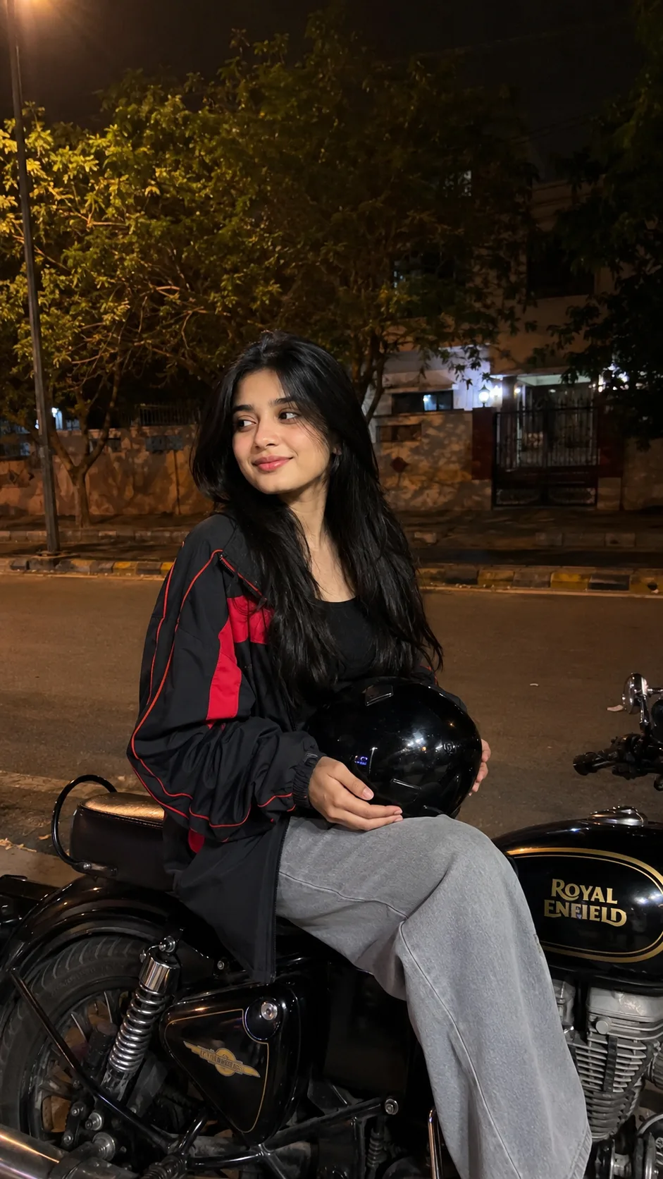 REALISTIC OUTDOOR NIGHTTIME HANDHELD SMARTPHONE PHOTO OF THE WOMAN FROM PHOTO 1.
