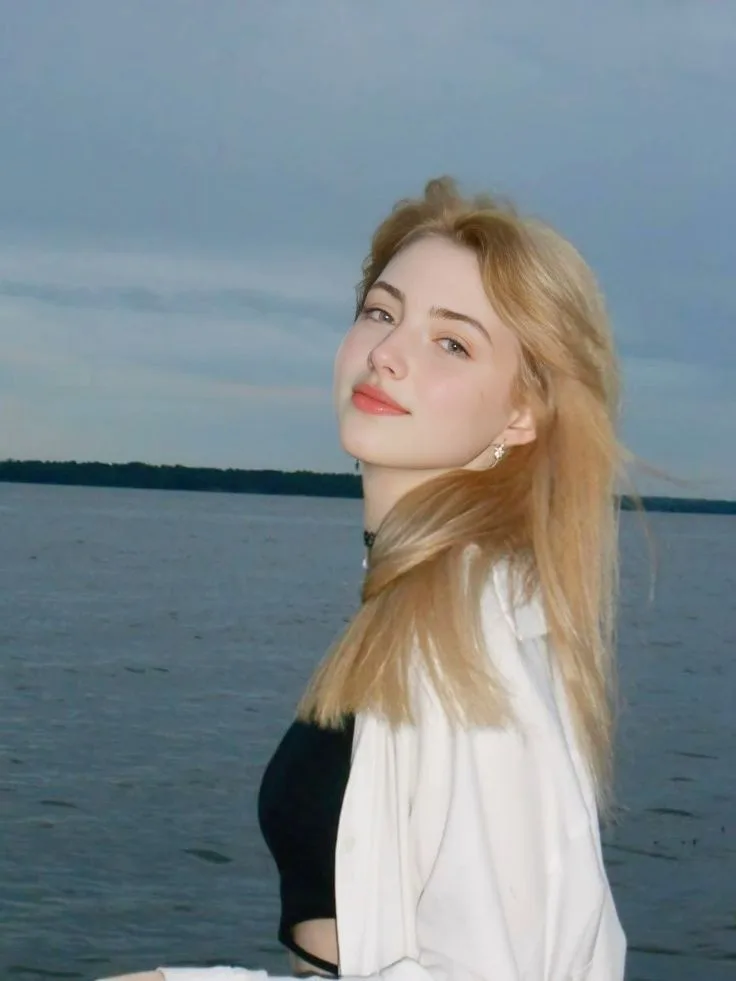 Golden-Hour Lakeside Portrait – Soft Blonde Aesthetic 🌊✨