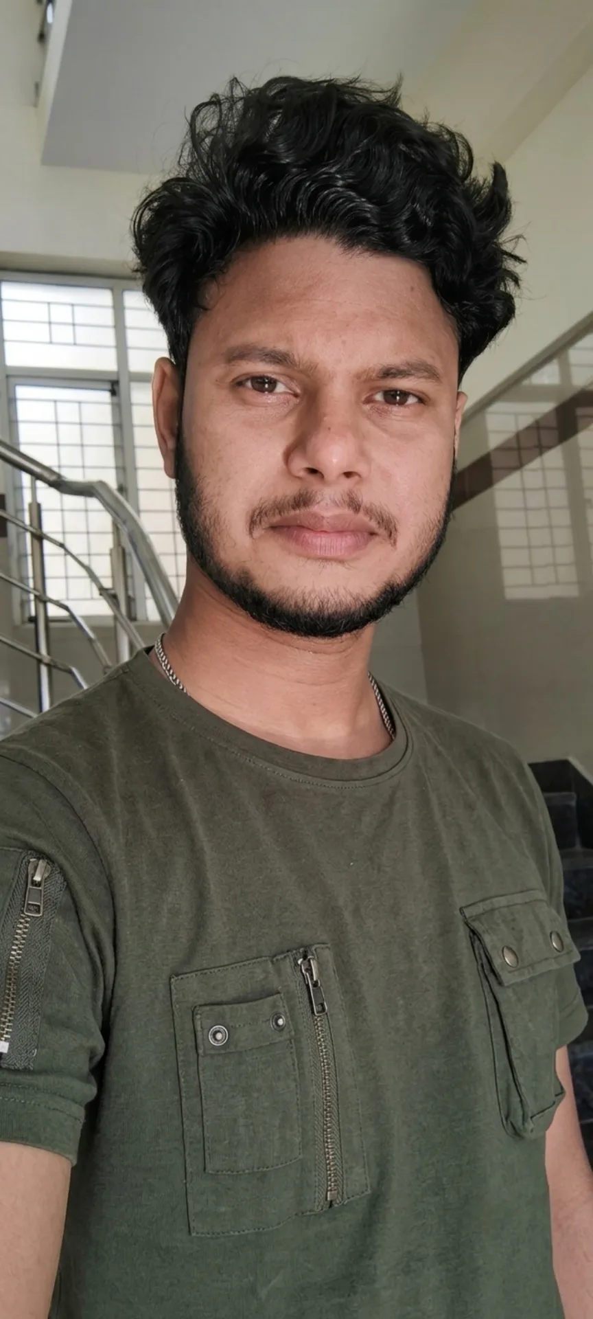A high-detail AI generation prompt capturing the exact subject features, clothing, and environment from the photo: * Subject: A 26-year-old