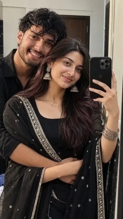 Hug Pose Mirror Selfie AI Photo Prompt for Couple — AI photo prompt example Prompt Copy prompt Create an ultra-realistic, high-resolution