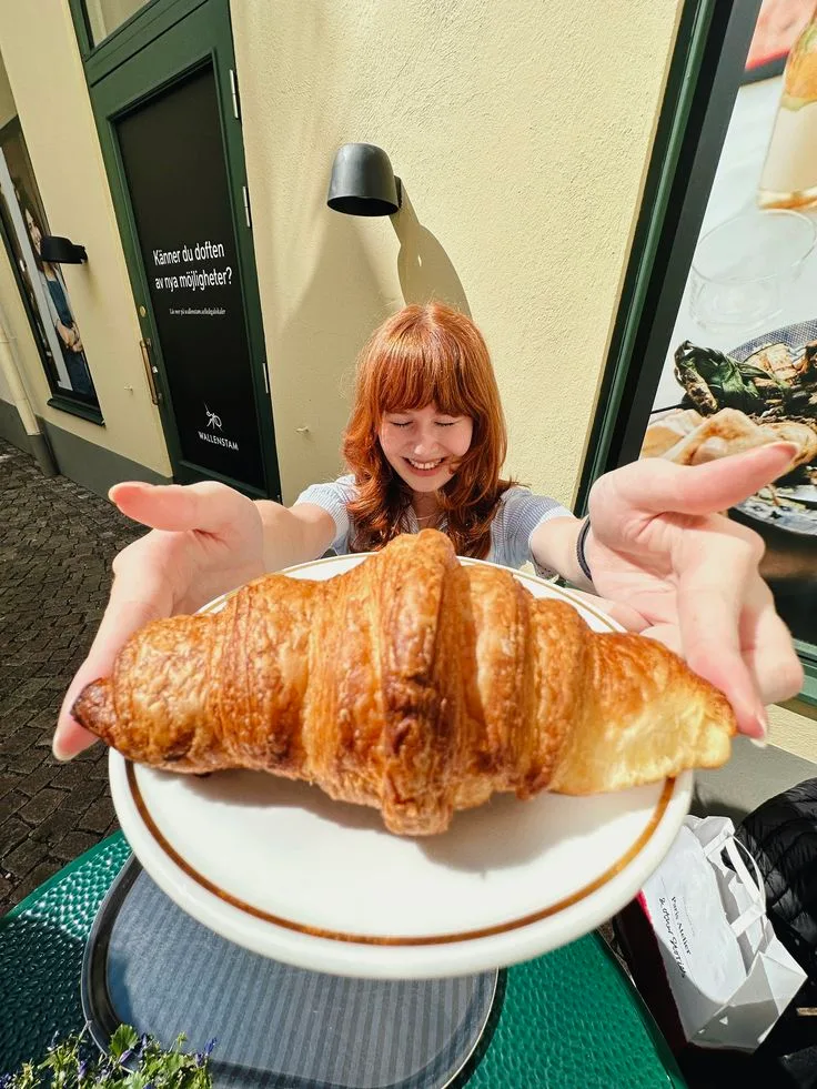 Create an ultra-realistic, high-resolution vertical 4:5 lifestyle food photograph based closely on the reference image.