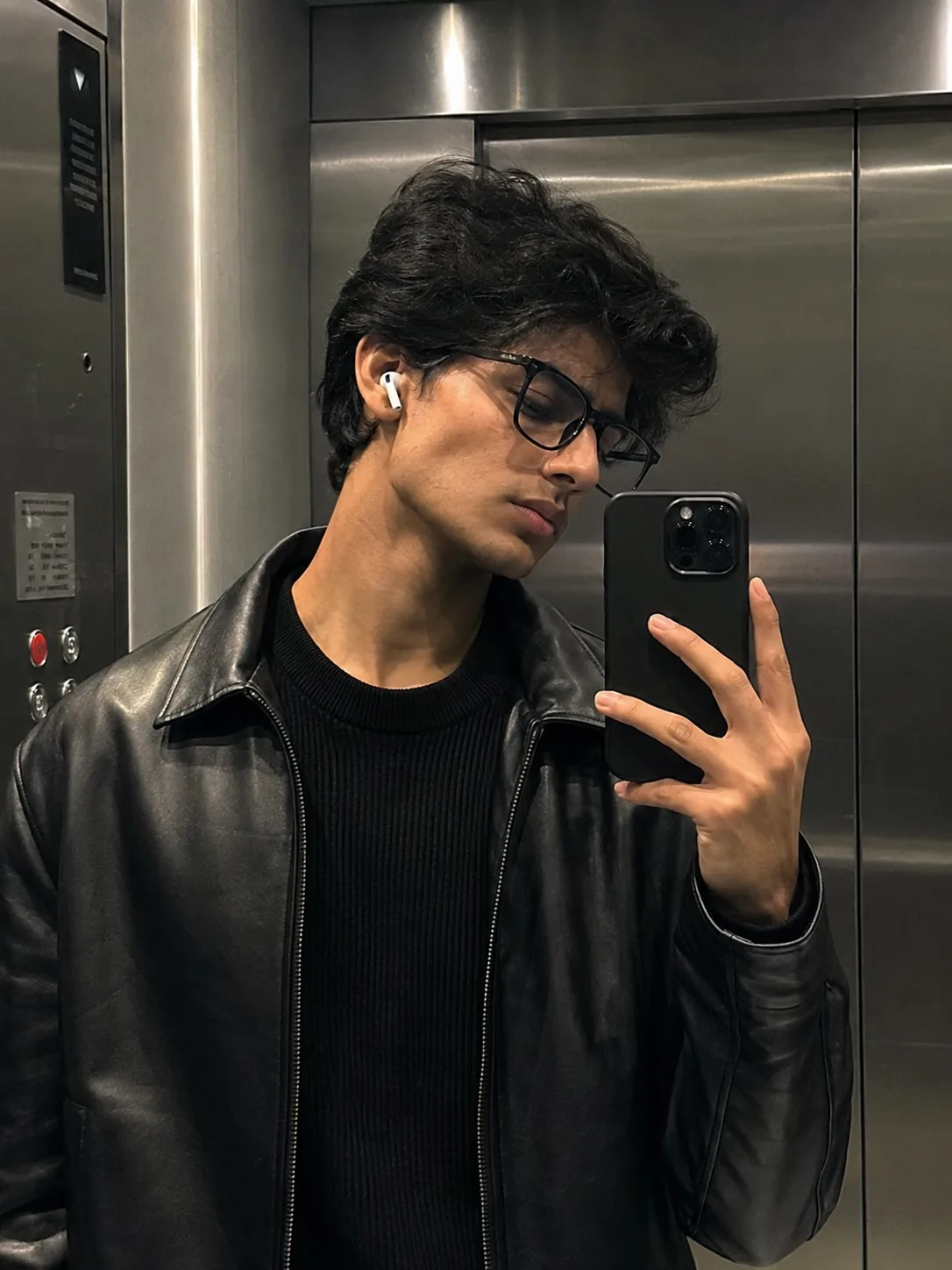 A High-quality Mirror Selfie Of This Person, A Handsome Young Man With A Sharp Jawline Hair Styled Naturally As In The Reference Photo,