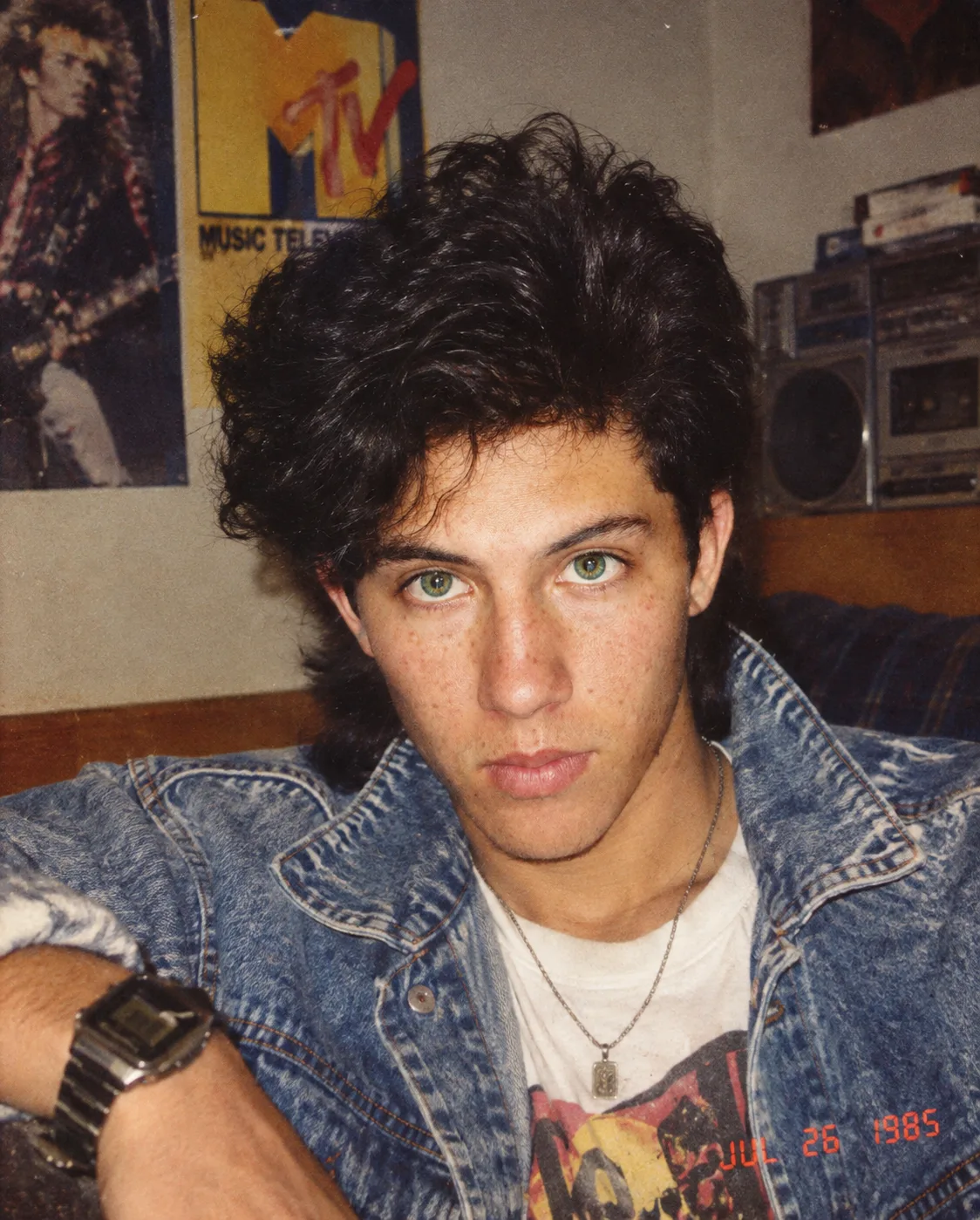 Using my uploaded photo, show me what I would have looked like around 1985.